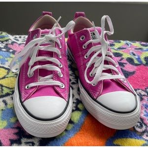 NEW IN BOX Women’s Fuchsia Converse size 9.5